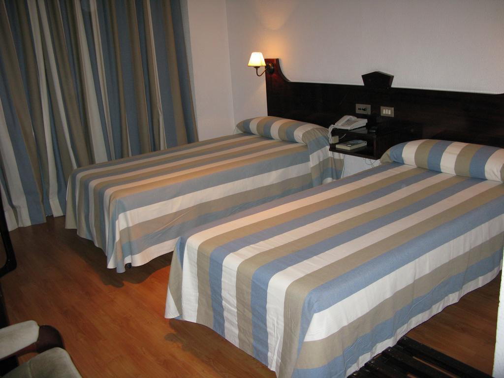 Hotel Lisboa Бадахос Стая снимка